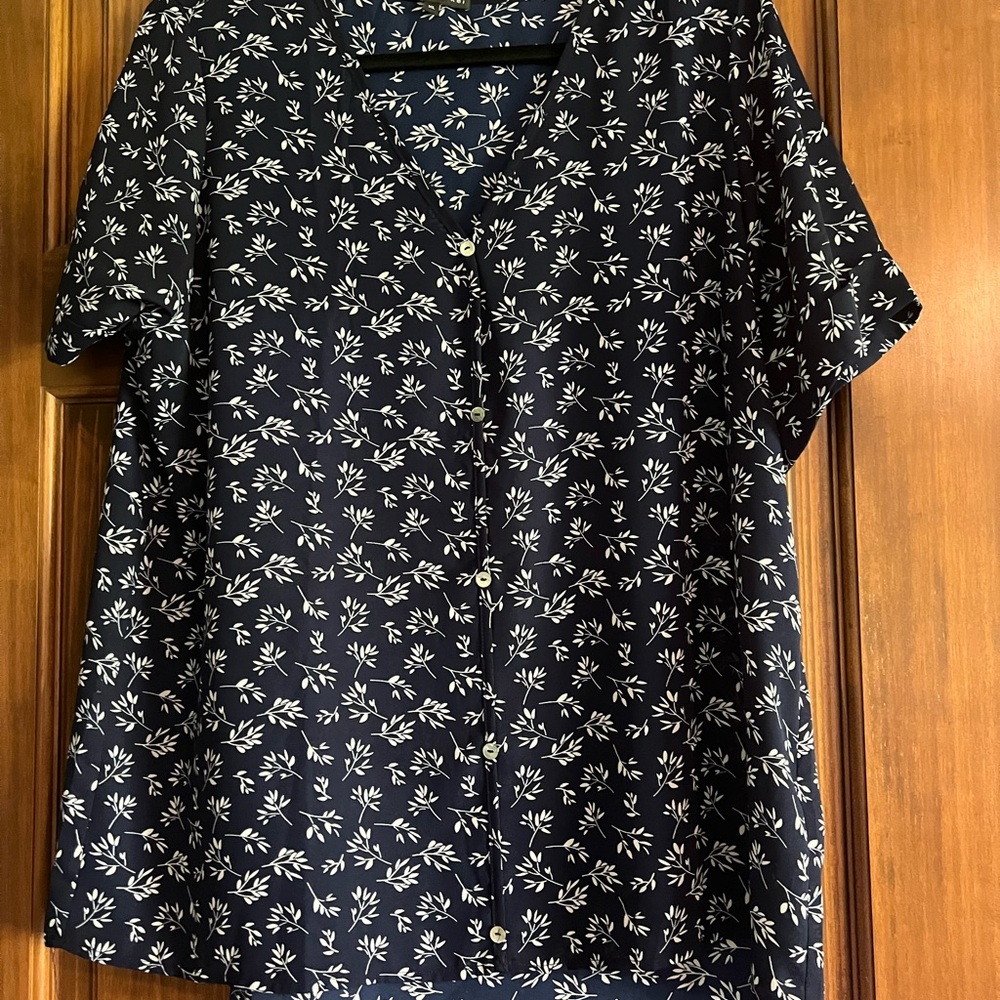 Navy Button Down Shirt with Classic Collar and Tailored Fit